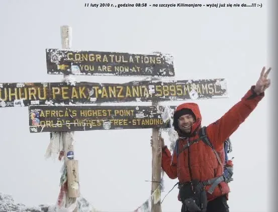 Bartosz Cerkaski na szczycie Kilimandżaro — Uhuru Peak, 5895 m n.p.m., luty 2010