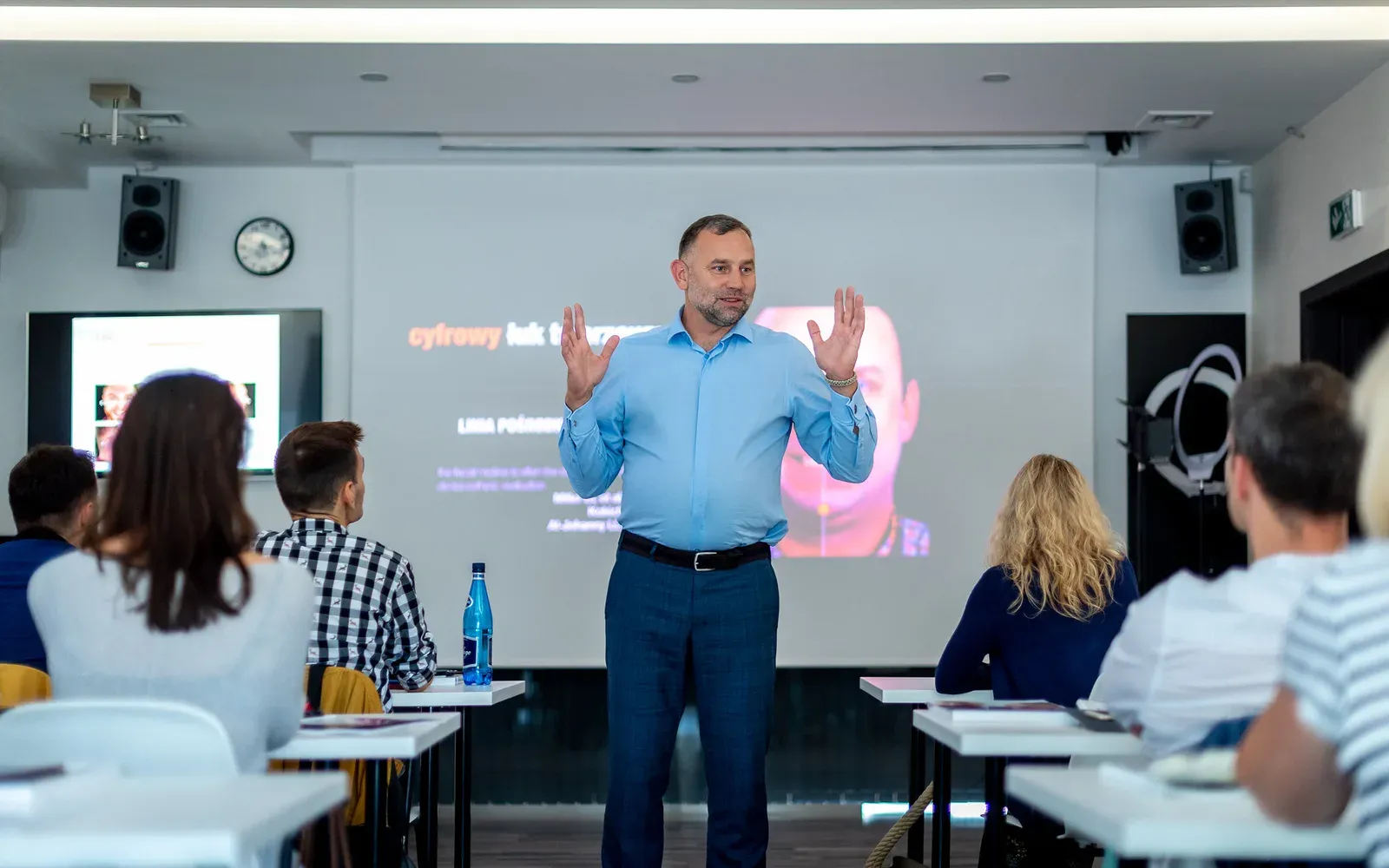 Bartosz Cerkaski prowadzi szkolenie Akademii DSD — kurs DSD Experience & Natural Restoration